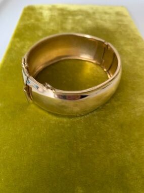 Vintage Coro Pegasus Gold-Tone Hinged Bangle Bracelet - Women Jewelry